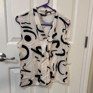 Chic Women's Sleeveless Blouse in Black and White